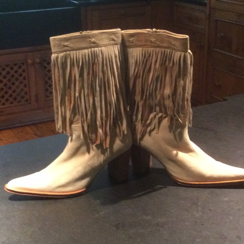 Beautiful fringe boots